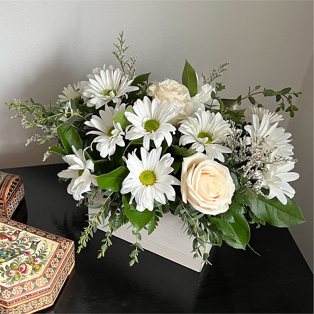 Fresh Linen Box Bouquet – MELINDA MCCOY'S FLOWERS, Long Beach CA